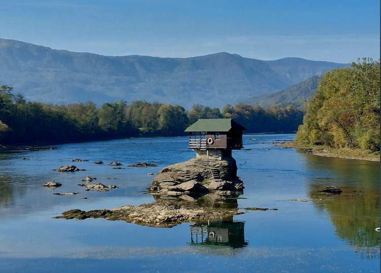 SUP and Kayaks on the Drina